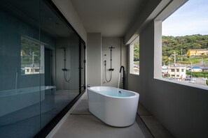 Shower, hair dryer, towels, soap - Luxury in a secluded place Ocean view suite/Sauna/Hot spring/BBQ (伊東市)