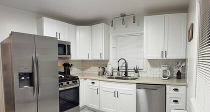 3-bedroom house in wonderful Erie with AC, WiFi