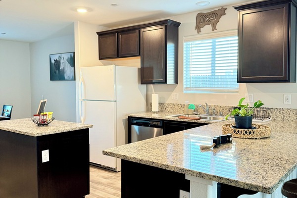 KĂŒhlschrank, Mikrowelle, Ofen, Herdplatte