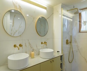 Villa | Bathroom - Villa in Rethymno With Pool & Jacuzzi (Rethymno)