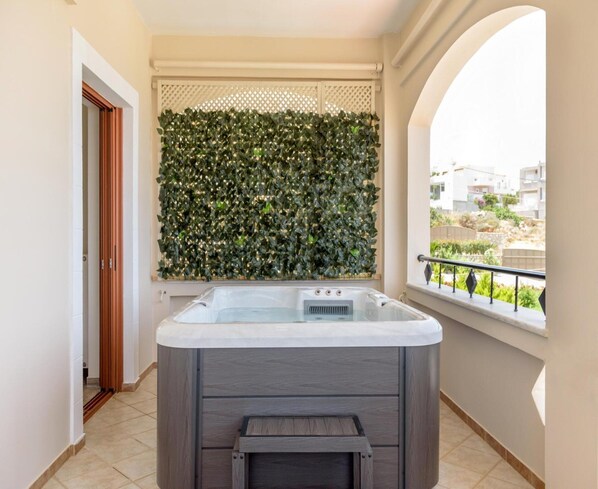 Villa | Indoor spa tub - Villa in Rethymno With Pool & Jacuzzi (Rethymno)