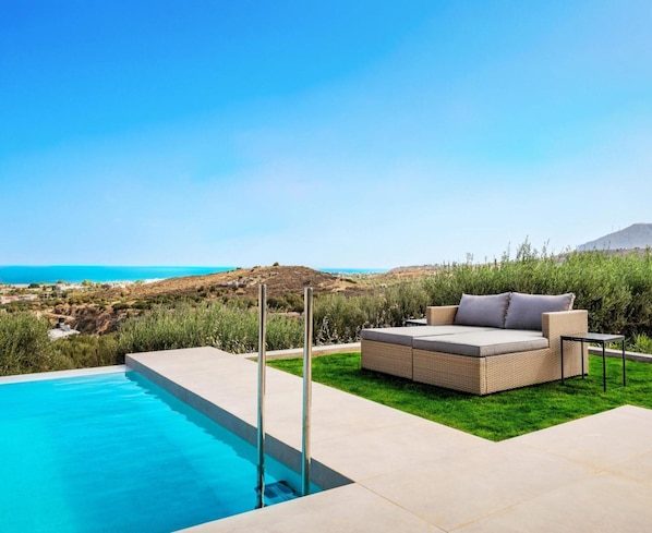 Pool - Villa in Gournes With Private Pool & Sea Views (Hersonissos)