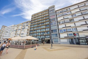 Apartment | Exterior - Luxurious Apartment With Stunning sea View (Middelkerke)
