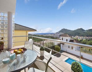 Villa | Balcony - Villa in Blanes With Pool and Beach Views (Blanes)