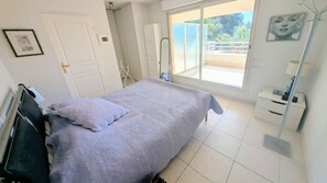 3 chambres, fer et planche à repasser, Wi-Fi gratuit