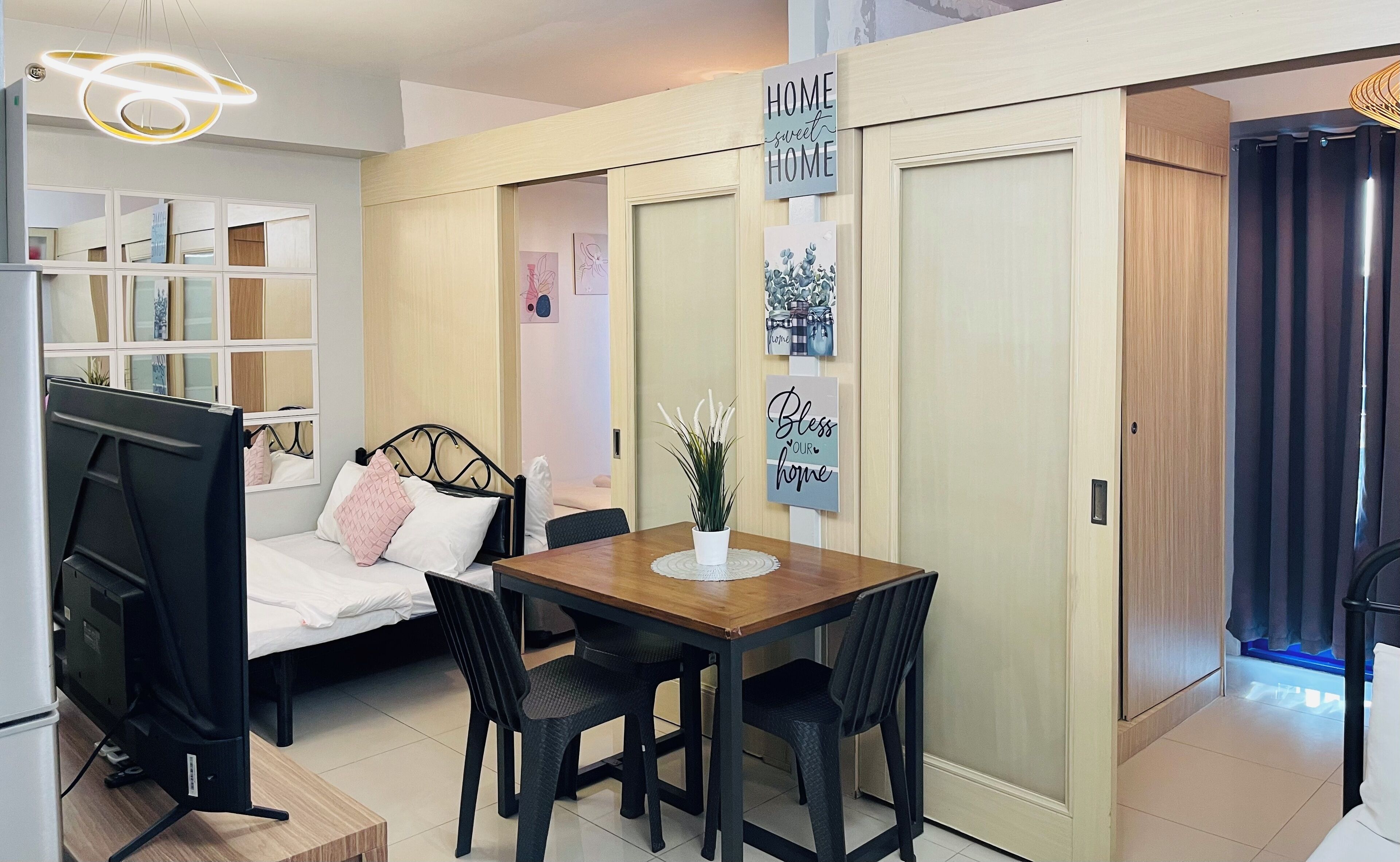 2 bedrooms, WiFi, bed sheets