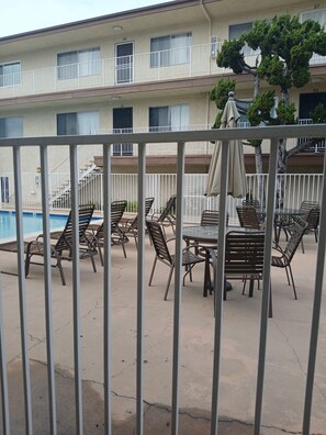 تناول الطعام بالخارج