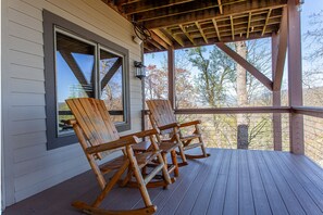 Terrace/patio - Experience luxury at the Whittier Summit Escape (Whittier)
