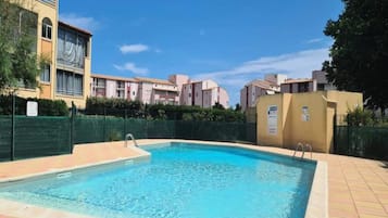 Kolam renang outdoor