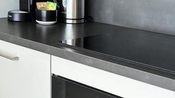 Fridge, microwave, oven, coffee/tea maker