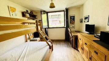 Bàn ủi/dụng cụ ủi quần áo