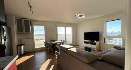 Spacious Apartment With Terrace