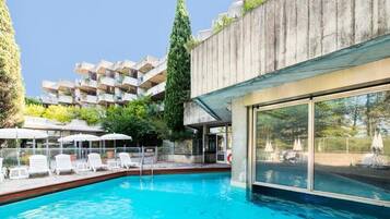 Kolam renang terbuka, kolam dipanaskan