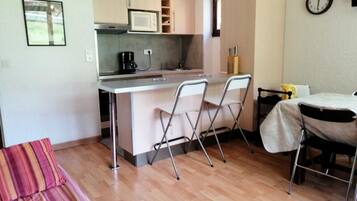 Microwave, oven, dishwasher, electric kettle