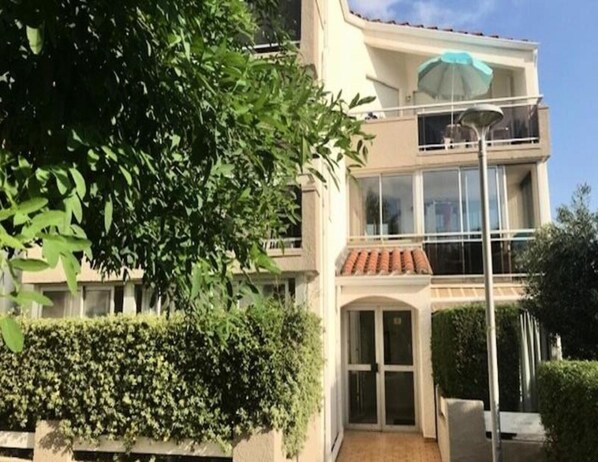 Exterior - College Residence With two Rooms (Argelès-sur-Mer)