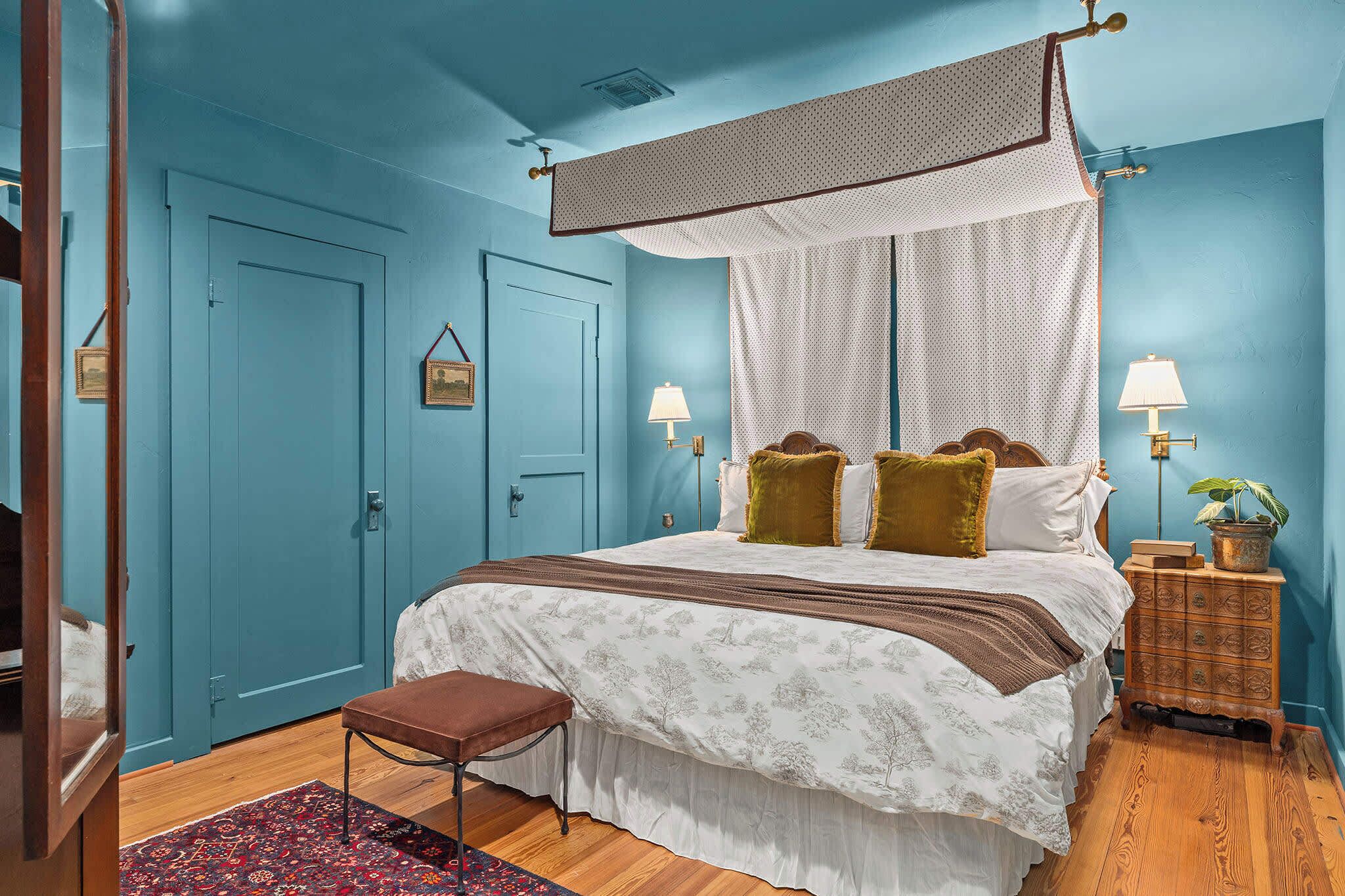 16 chambres, fer et planche à repasser, Wi-Fi, draps fournis