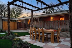 Outdoor dining - Hot tub, Cowboy Pool, Fire pit, Close to Main St! (Fredericksburg)