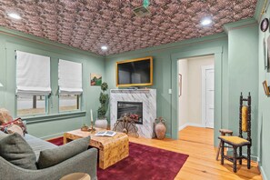 TV, fireplace, offices