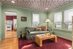 TV, peis og kontorer