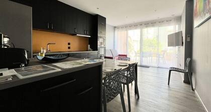 2 Rooms for 4 People