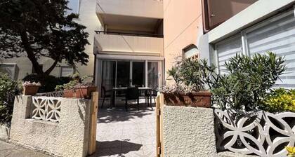 2 Rooms for 4 People
