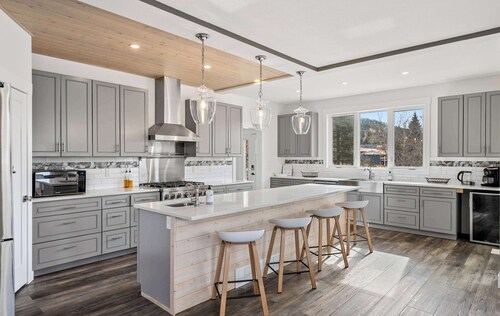 Radiant Retreat | Stunning Mountain View Retreat!