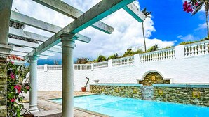 Familiesuite, flere senger, terrasse, sjøutsikt | Terrasse/patio