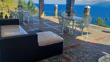 Habitación individual Deluxe, patio, vista a la bahía | Terraza o patio