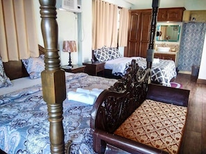 Family Suite, Multiple Beds, Patio, Sea View - Casa Del Faro (Puerto Galera)