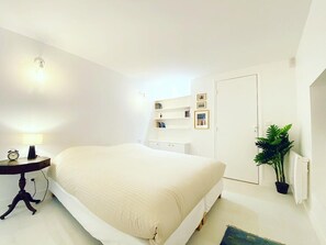 1 slaapkamer, een strijkplank/strijkijzer, wifi