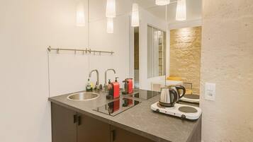 Fridge, microwave, stovetop, cookware/dishes/utensils