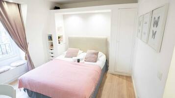 Iron/ironing board, WiFi, bed sheets