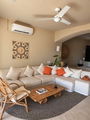 TV, offices - Elegant Oceanview Suite • Perfect Hideaway for Two (La Majahua)