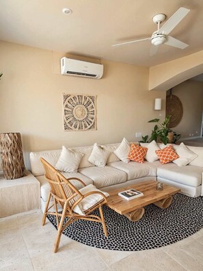 TV, offices - Elegant Oceanview Suite • Perfect Hideaway for Two (La Majahua)