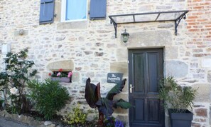 Exterior detail - Gite de France The 3 Ears Cottage (Aubazine)