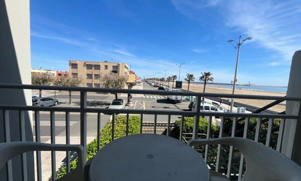 Khu ẩm thực ngoài trời