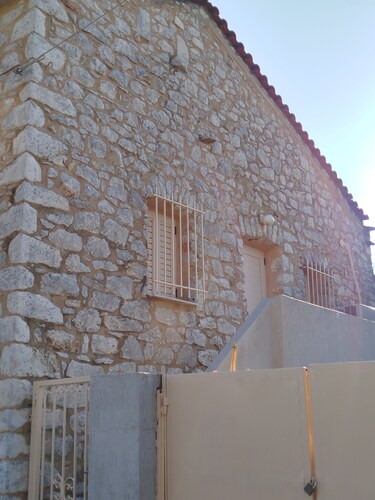 Charming cottage with AC and WiFi in lovely Areopoli