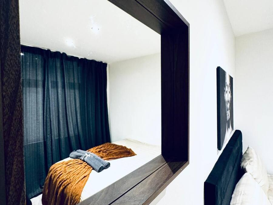 Habitación básica | Tabla de planchar con plancha