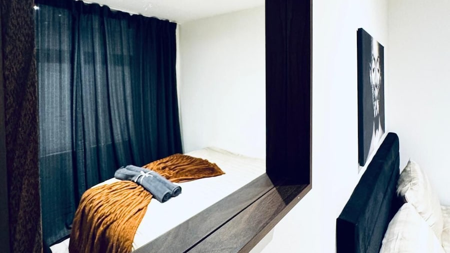 Elegant 5BR Home Ideal for Families