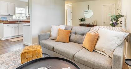 4 Mi to Dtwn: Dog-Friendly Fayetteville Home