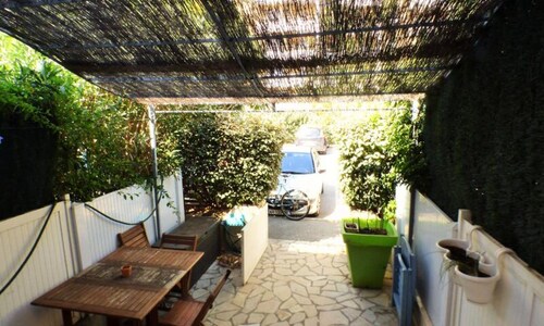 2 Rooms for 4 People