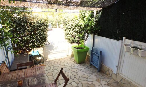 2 Rooms for 4 People