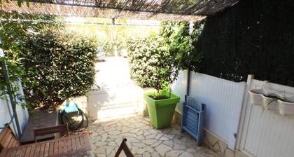 2 Rooms for 4 People