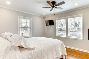3 bedrooms, iron/ironing board, internet, bed sheets