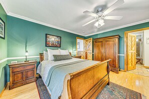 4 bedrooms, desk, WiFi, bed sheets - 2 Mi to Dtwn: Cloudcroft Home w/ Furnished Deck (Mayhill)