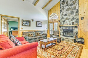 TV, fireplace, DVD player, books - 2 Mi to Dtwn: Cloudcroft Home w/ Furnished Deck (Mayhill)