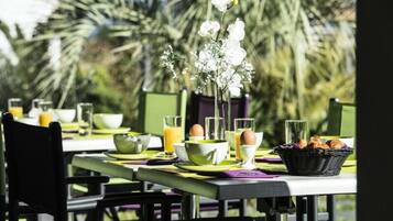 Tempat makan outdoor