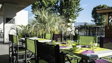 Tempat makan outdoor