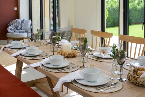 Luxurious House, Lodge & Garden, Private Parking