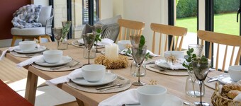 Luxurious House, Lodge & Garden, Private Parking